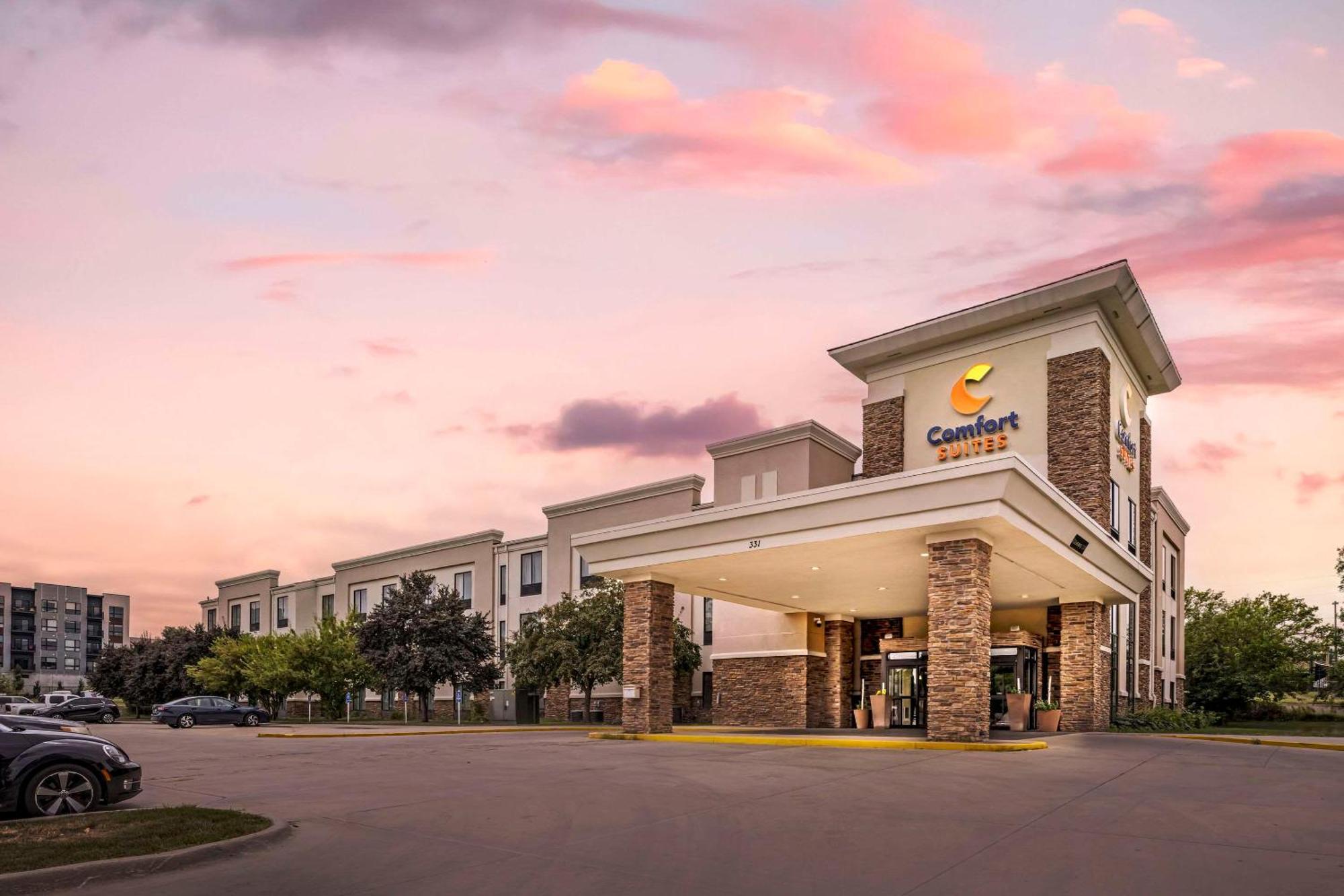 Comfort Suites East Lincoln - Mall Area Exterior photo